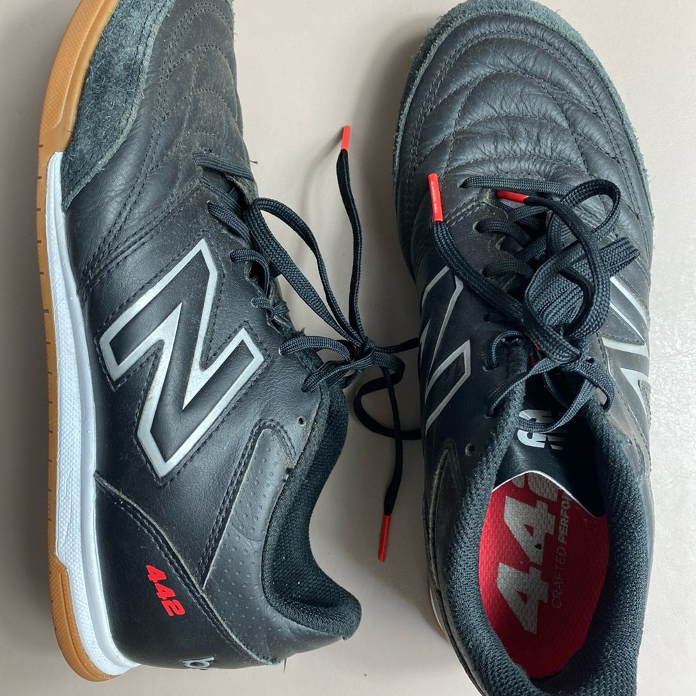 New Balance 442 Men’s 7.5 Women’s 9 Indoor Soccer Shoe 2E Wide - Black-White